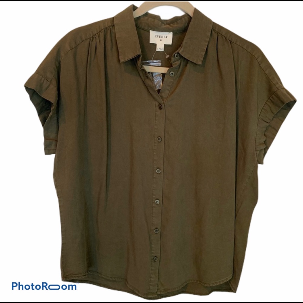 Everly Army Green Chambray Cap Short Sleeve Button Up Front Top Women’s Size Sm